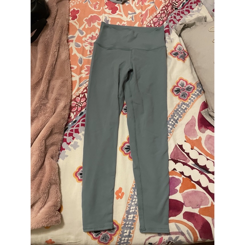Alo Cropped Yoga Pants - Small